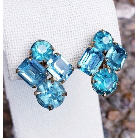 Vintage Baby Blue Rhinestone Coro Gold Tone Screw Back Earrings - Picture 3 of 9